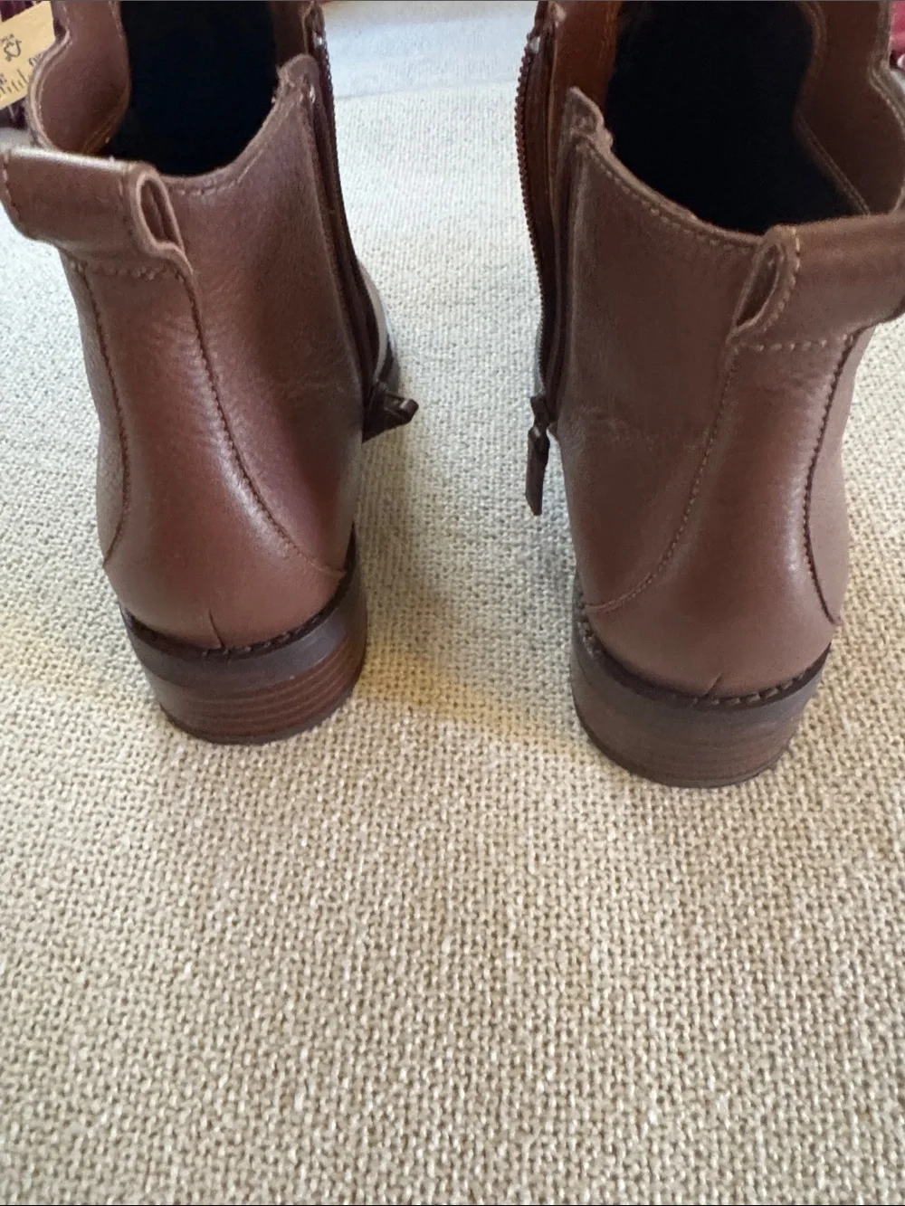 Cole haan Brown Leather womans Ankle Boots size 6